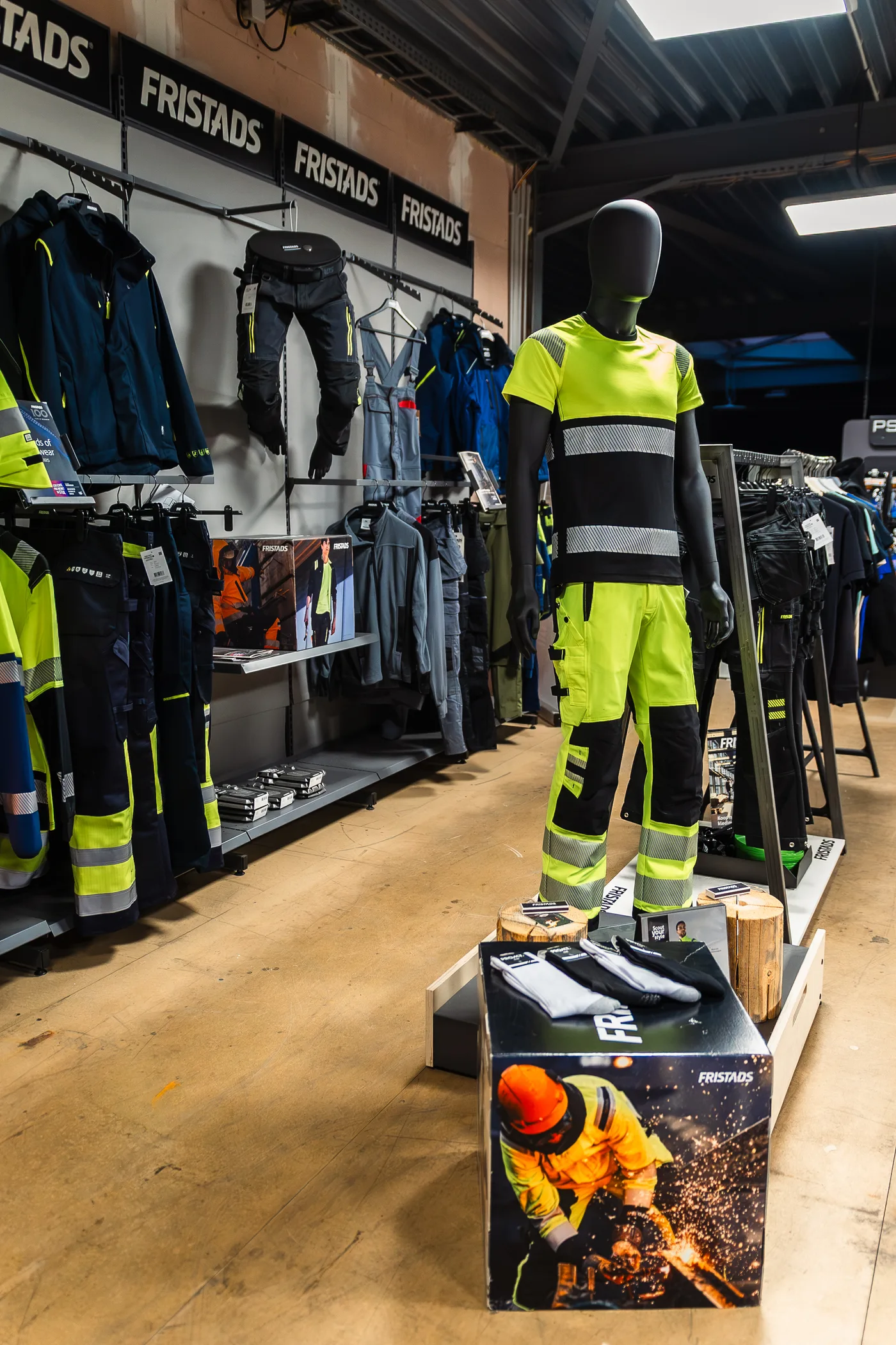 Veiligheidskleding op een mannequin