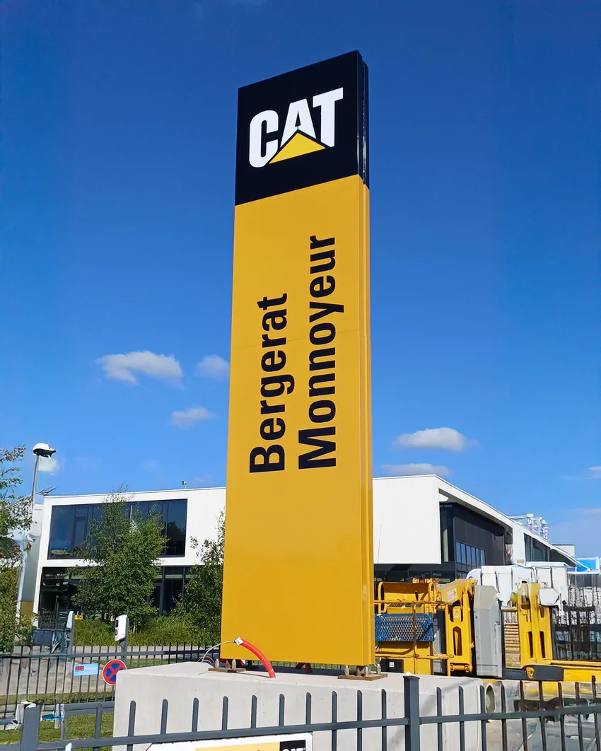Gele vrijstaande CAT signalisatiezuil voor Bergerat Monnoyeur