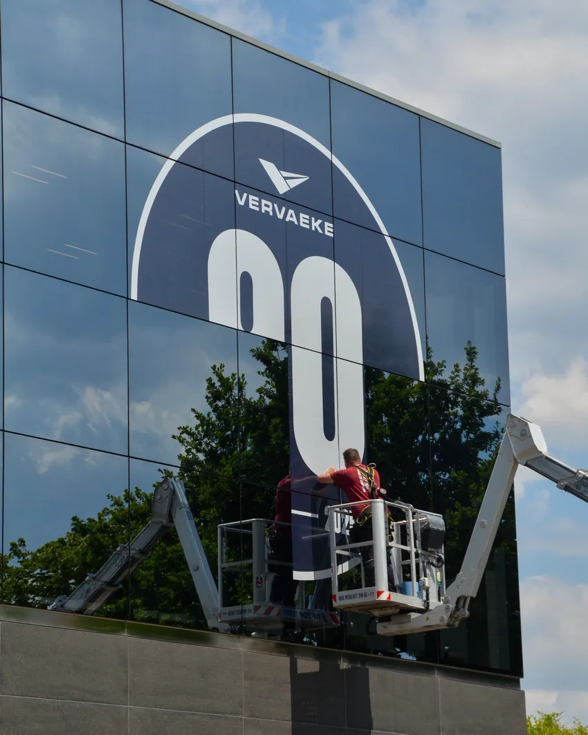 Glasgevel met aangebrachte folie